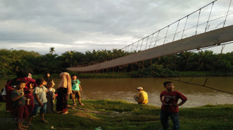 Tali Penahan Jembatan Putus Belasan Orang Jadi Korban