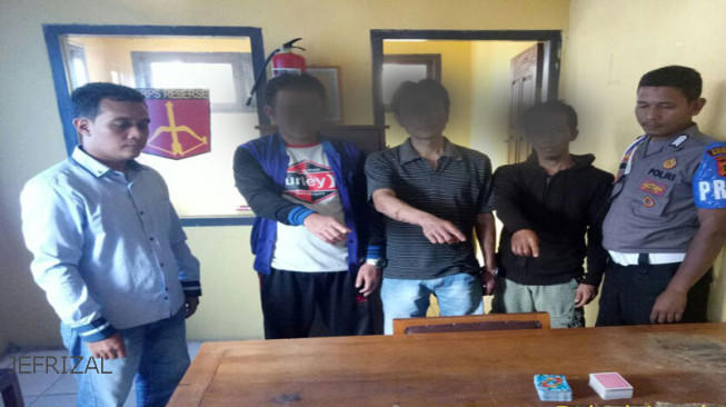 Asik Bermain Judi, Warga Sungai Tebal Dibekuk Polisi