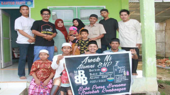 Alumni SMP 1 Kuala Tungkal Bagikan Takjil