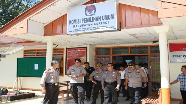 Kapolda Jambi Pantau Langsung Jalannya Pilkada di Rawan Konflik