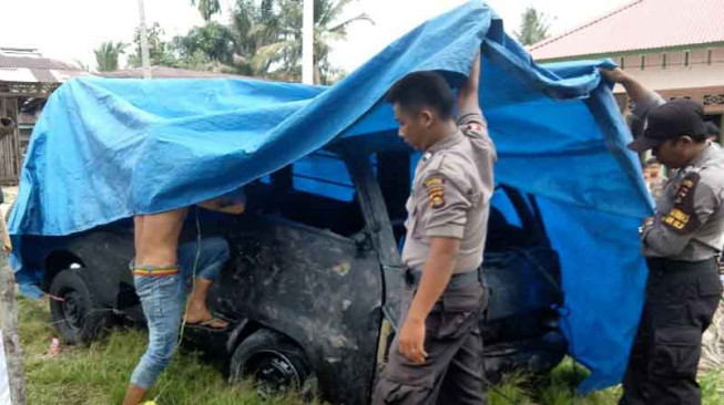 Korsleting Listrik, Minibus Terbakar