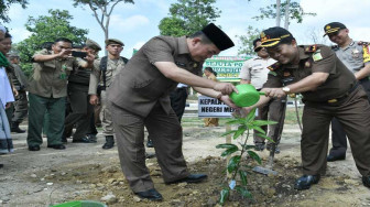 Bupati dan Kajari Tanam Pohon, Program Sejuta Pohon