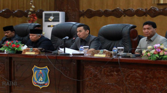 Bupati Safrial MS, Sampaikan Nota Pengantar Raperda Pelaksanaan APBD 2017