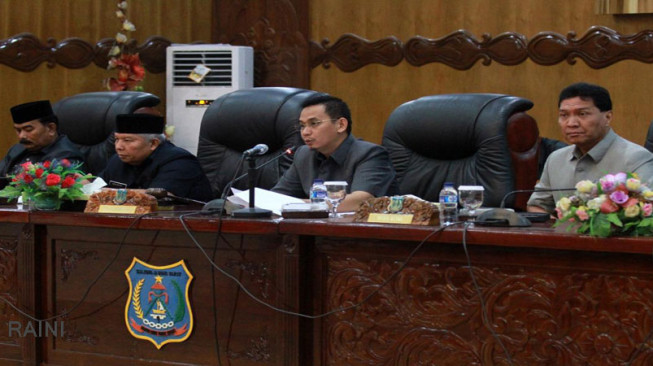 Bupati Safrial MS, Sampaikan Nota Pengantar Raperda Pelaksanaan APBD 2017