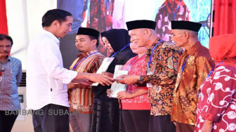 Presiden Jokowi Bagi-bagi 5000 SertifikatTanah di Sulsel