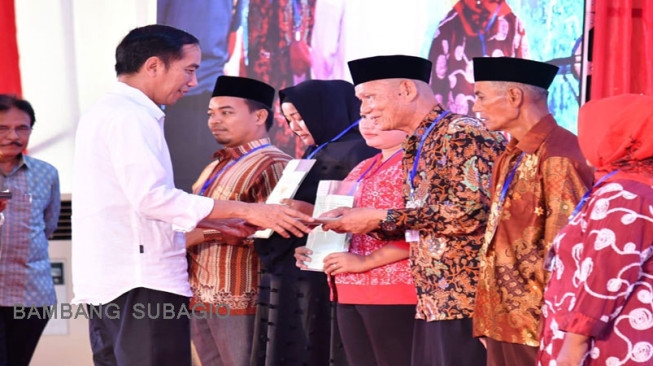 Presiden Jokowi Bagi-bagi 5000 SertifikatTanah di Sulsel