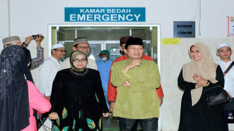 Malam Takbiran Fachrori Kunjungi Pasien dan Paramedis