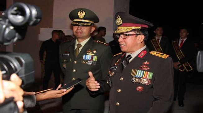 Kapolda Jambi Pimpin Renungan Suci Ditaman Makam Pahlawan.