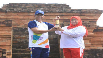 Kirab Obor Asian Games Sambangi Megahnya Candi Muaro Jambi