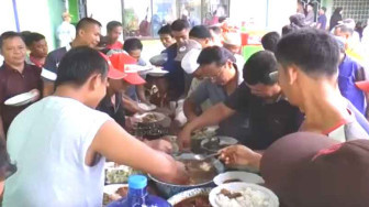 Makan Besamo, Tradisi Warga Mendalo Indah Meriahkan Idul Adha