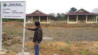 Bangunan Pasar Muara Jangga Terbengkelai