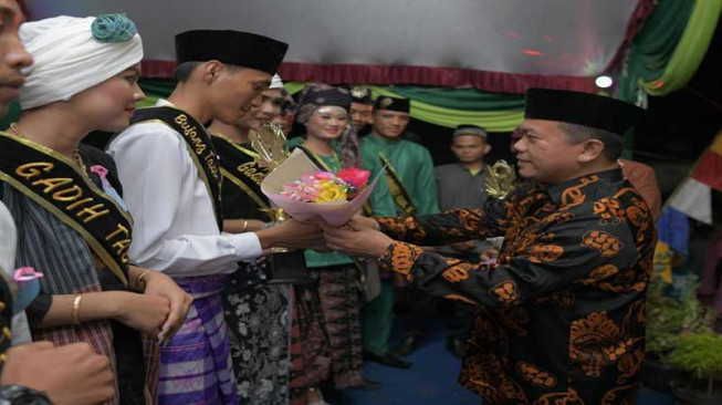 Bupati Merangin Tutup Acara Pagelaran Seni Tabir