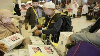 Kemenag : Pembagian Air Zamzam #2019GantiPresiden Dilakukan Jemaah Haji Furoda