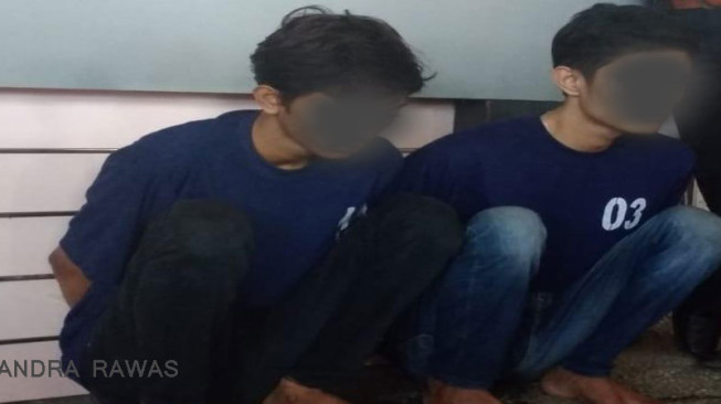 Asyik Ngeroom, Dua Pemuda Diringkus Polisi
