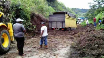 Jalan Sungaipenuh – Tapan Longsor Lagi