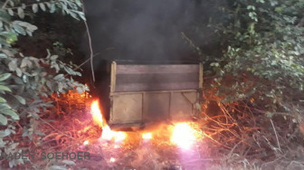 Warga Aur Gading Bakar Truk Batabara