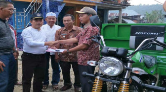 Bupati Beri Bantuan Sepeda Motor Sampah