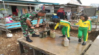 Tentara Datang, Anak-Anak Girang