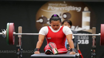 Ni Nengah Widiasih Rebut Perak Angkat Berat