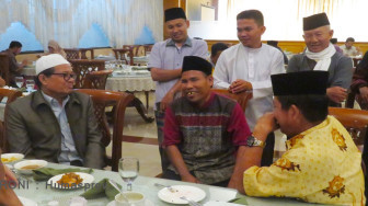 H Fachrori Umar Temui Kafilah Jambi di Madani Hotel Medan