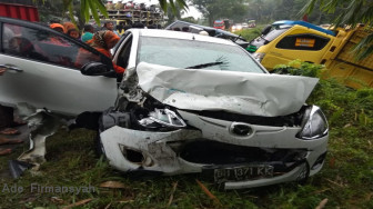 Rem Blong, Truk Colt Diesel Hantam Dua Minibus