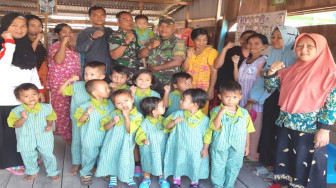 Satgas TMMD Beri Motivasi pada Anak-Anak