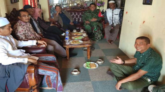 Satgas TMMD Kunjungi Rumah Kadus Sungai Ayam