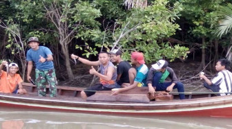 Memancing Untuk Melepas Penat Satgas TMMD Desa Pangkal Duri