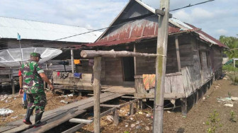 Satgas TMMD Bangun Jalan di Tanah Berlumpur