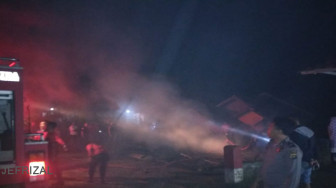 Warung Nasi Milik Atun Ludes Dilalap Sijago Merah
