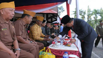 H Al Haris Santuni dan Layani Veteran