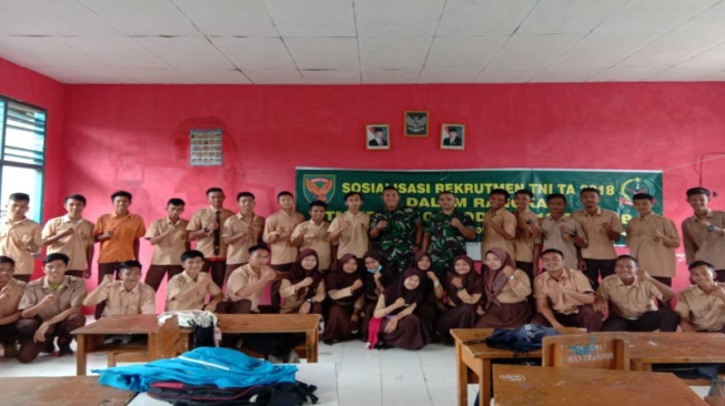 Satgas TMMD 103 Kodim 0419/Tanjab Sosialisasi Rekrutmen TNI ke Pelajar SMA
