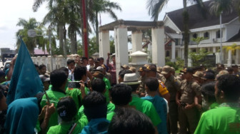 Puluhan Buruh Datangi Kantor Bupati, Terkait Rendahnya UMK di Tanjabbar 