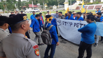 Mahasiswa Minta Kapolres Dan Dandim Lepas Jabatan