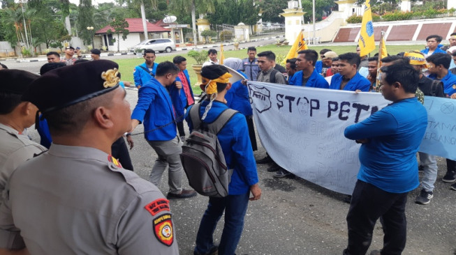 Mahasiswa Minta Kapolres Dan Dandim Lepas Jabatan