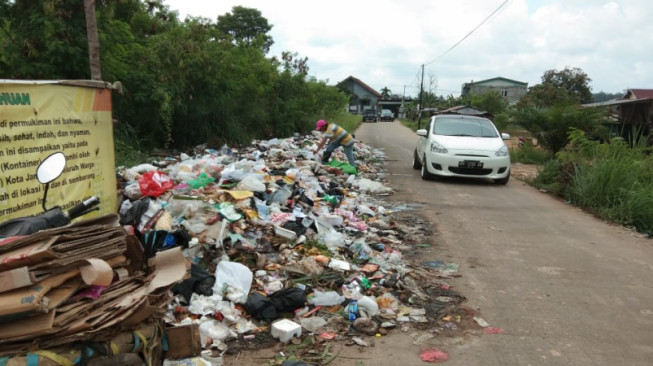 Sampah yang Menumpuk, Mengundang Aroma Tidak Sedap