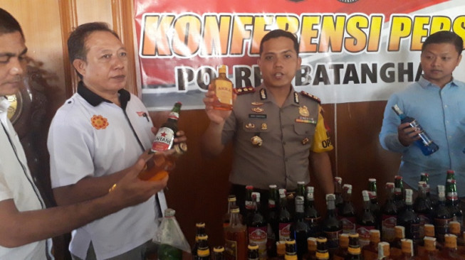 Polres Batanghari Sita Ratusan Liter Tuak dan 97 Botol Miras
