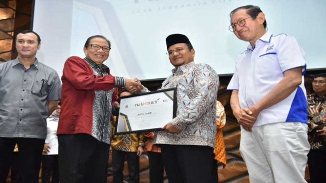 Kota Jambi Raih Penghargaan Penanganan Kemiskinan dan UKM