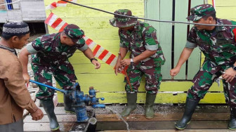 Danrem Cek Kondisi Air Sumur Bor Buatan TMMD