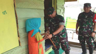 Danrem Temui Nona Pemilik Rumah yang Direhab Satgas TMMD