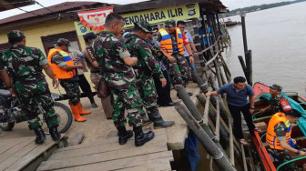 Lewat Jalur Perairan Danrem 042/Gapu Menuju Lokasi TMMD Dusun Sungai Ayam