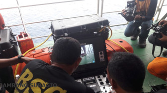 Basarnas Sapu Dasar dan Permukaan Laut