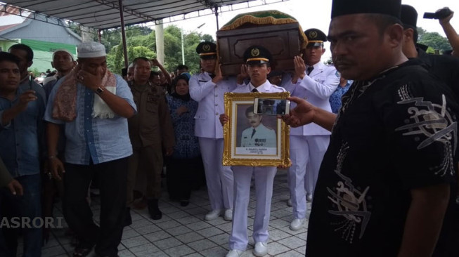 Ribuan Pelayat Turut Mengantarkan Jenazah ZN Hingga ke Peristirahatan Terakhir