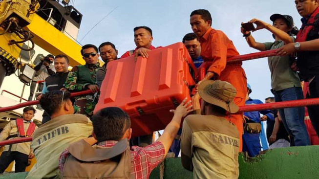 Tregedi Lion JT-610 : Kamis Malam Sembilan Kantong Jenazah Dibawa ke RS Polri