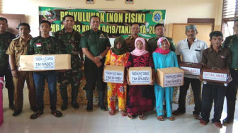 Tim Wasev Bantu Alat Olahraga dan Sembako ke Warga Sungai Ayam