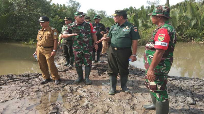 Tim Wasev Mabes TNI AD Tinjau Hasil Pelaksanaan TMMD di Desa Pangkal Duri