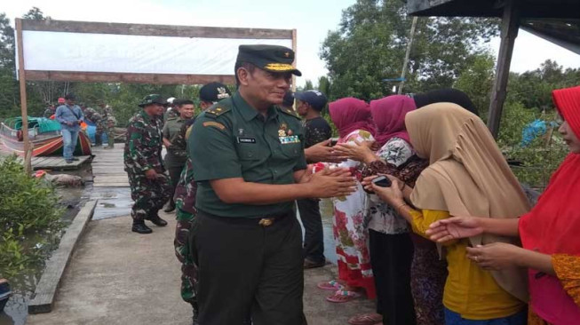 Kunjungan Tim Wasev Mabes TNI AD Disambut Antusias Warga Dusun Sungai Ayam