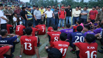 Bupati dan Wabup Redakan Emosi Massa