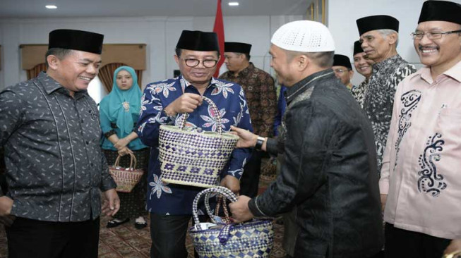 H Al Haris Bersama Plt Gubernur Gelar Reuni Akbar