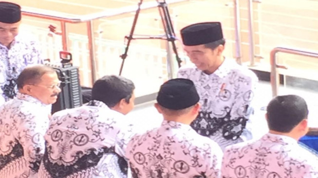 Terbukti Pro Guru, Jokowi Ganjar Romi Dwija Praja Nugraha